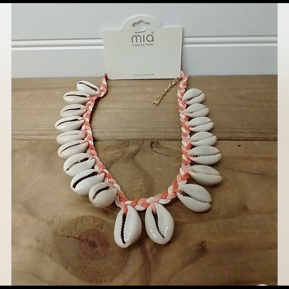 Mia Collection Sea Shell Necklace - Approximately 11"-12" Length-NWT